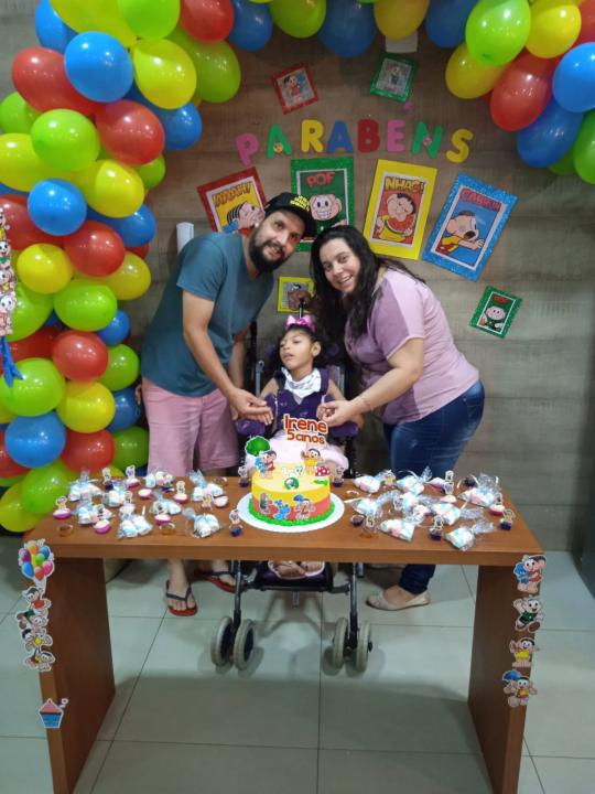 Foto 3 de 5 — Ajude a Irene: Família realiza campanha para conseguir nova cadeira de rodas para garotinha